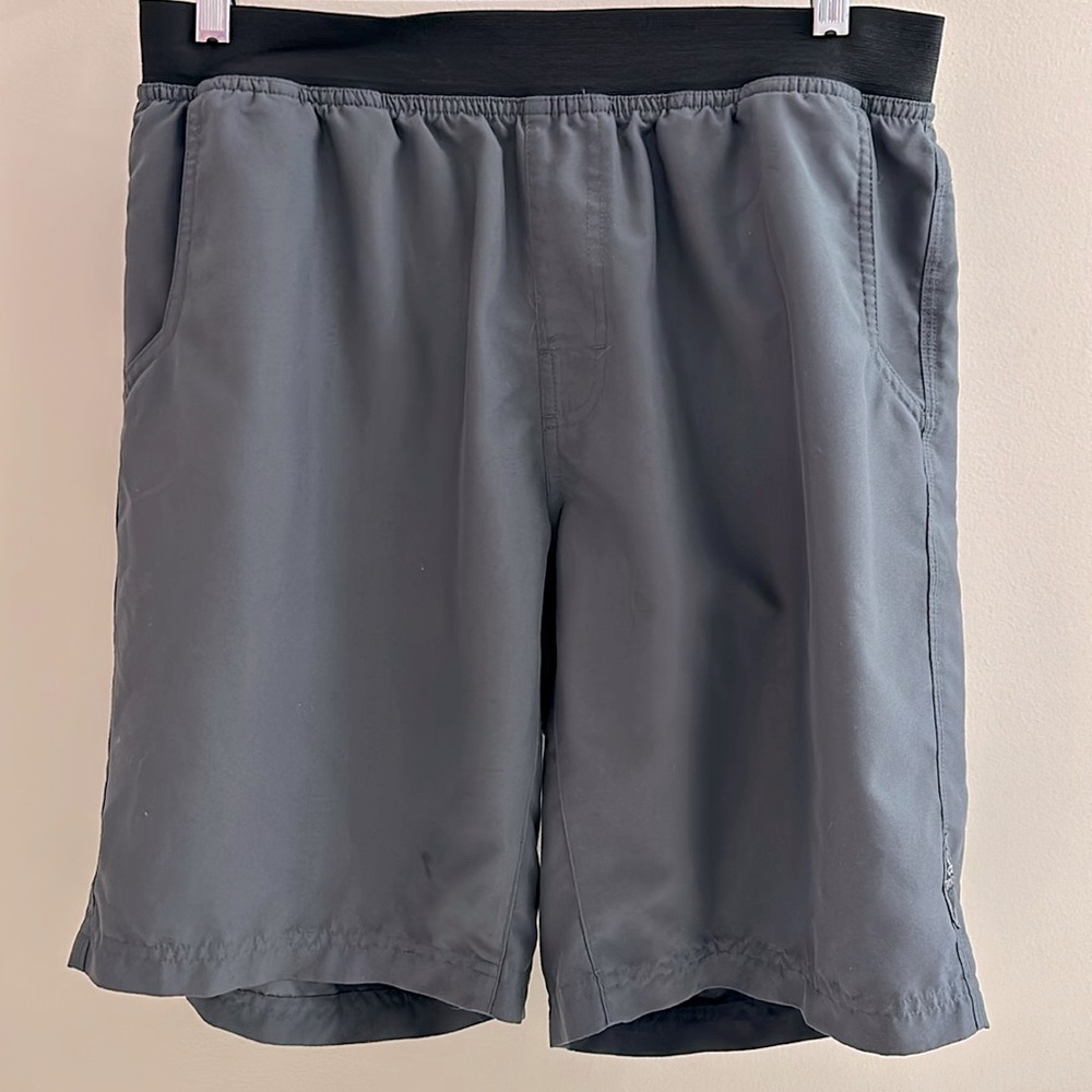Men’s size 32 Prana brand Mojo shorts.